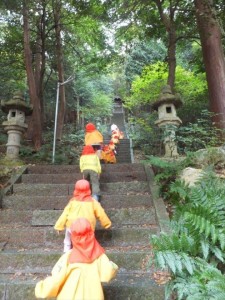 園、隣、神社の階段